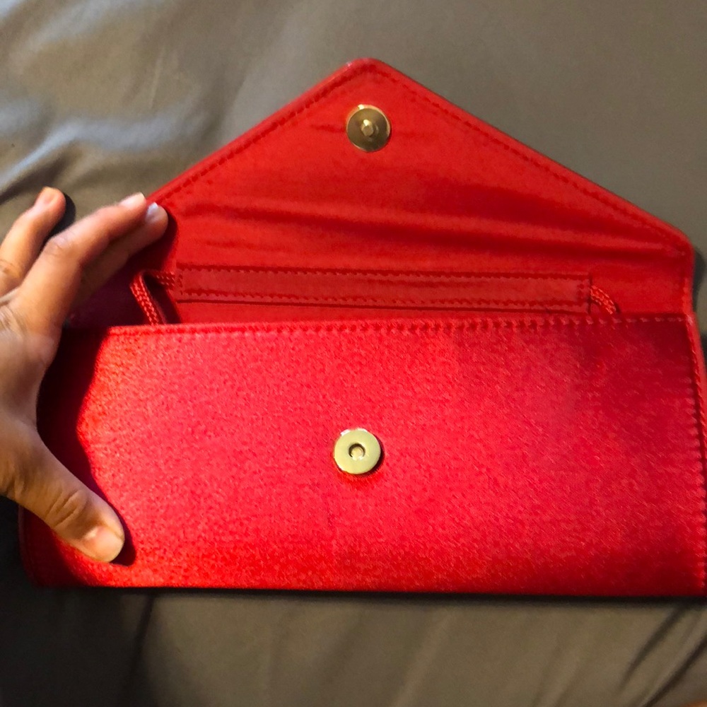 Red Clutch - Picture 4 of 6